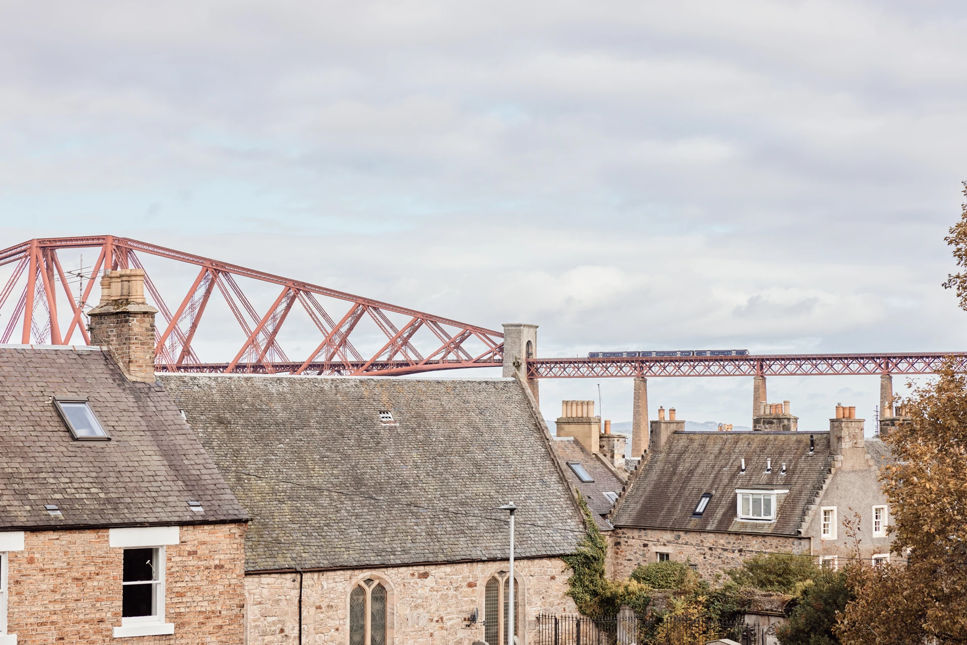 Background image - Trainoversouthqueensferry