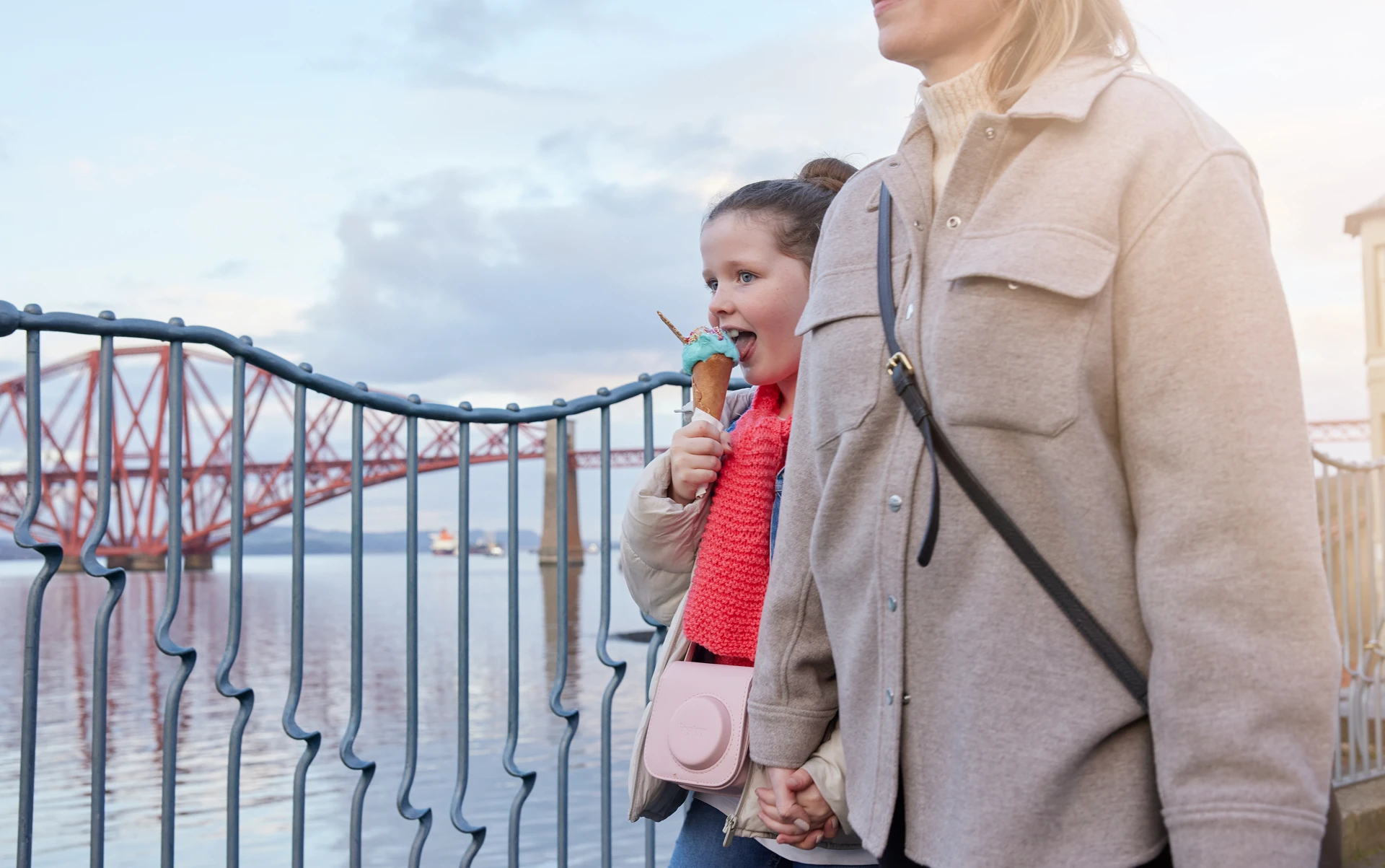 Background image - Icecreamrailbridgesouthqueensferry